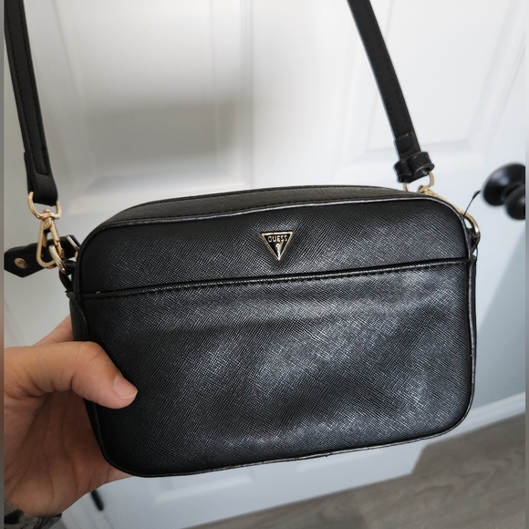 Guess camera purse - Picture 2 of 8